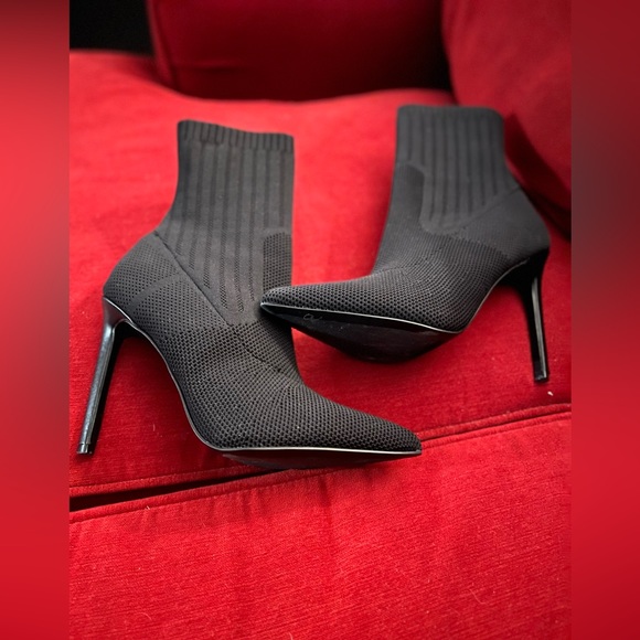 GORGEOUS STEVE MADDEN ANKLE BOOTS - Picture 1 of 7